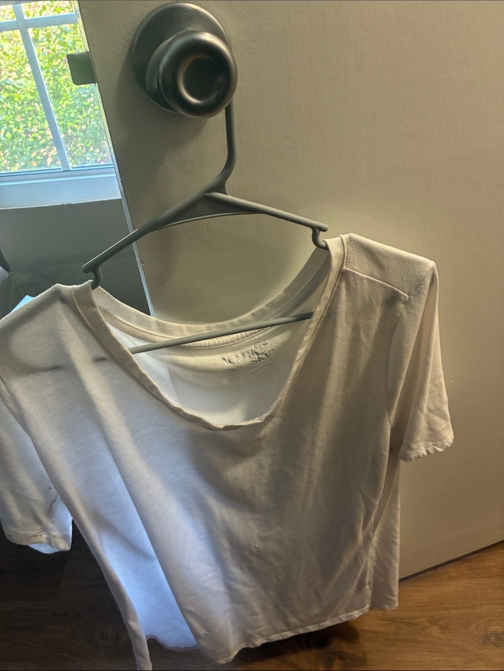 Terra & Sky White Scoop-Neck Short Sleeve Tee